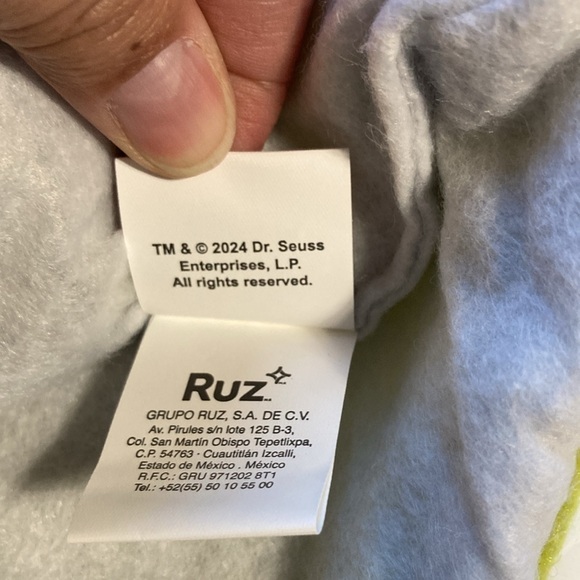 The GRINCH Dr. Seuss Red and White Santa Hat Green grinch Face Unisex One Size - Picture 7 of 9